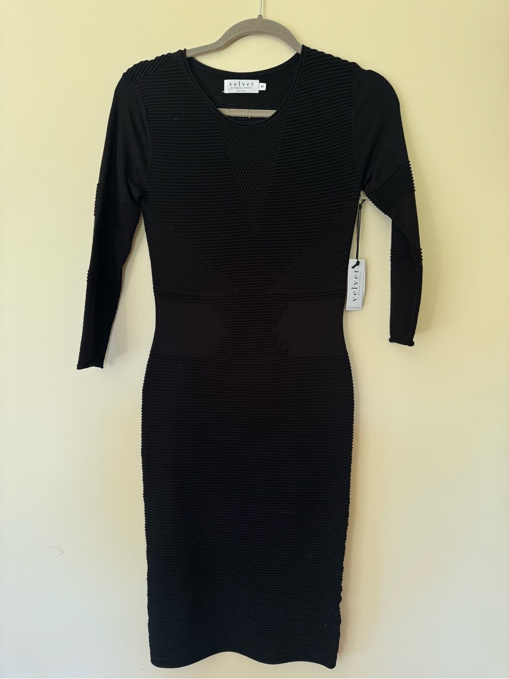 Black bodycon dress